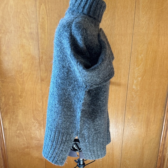 H&M Heather Gray Turtleneck Sweater 5% Alpaca - Picture 4 of 6